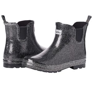 NWT Girls Hatley Starry Night Ankle Rain Boots. Size US 2.